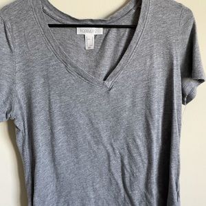 Gray v neck tshirt